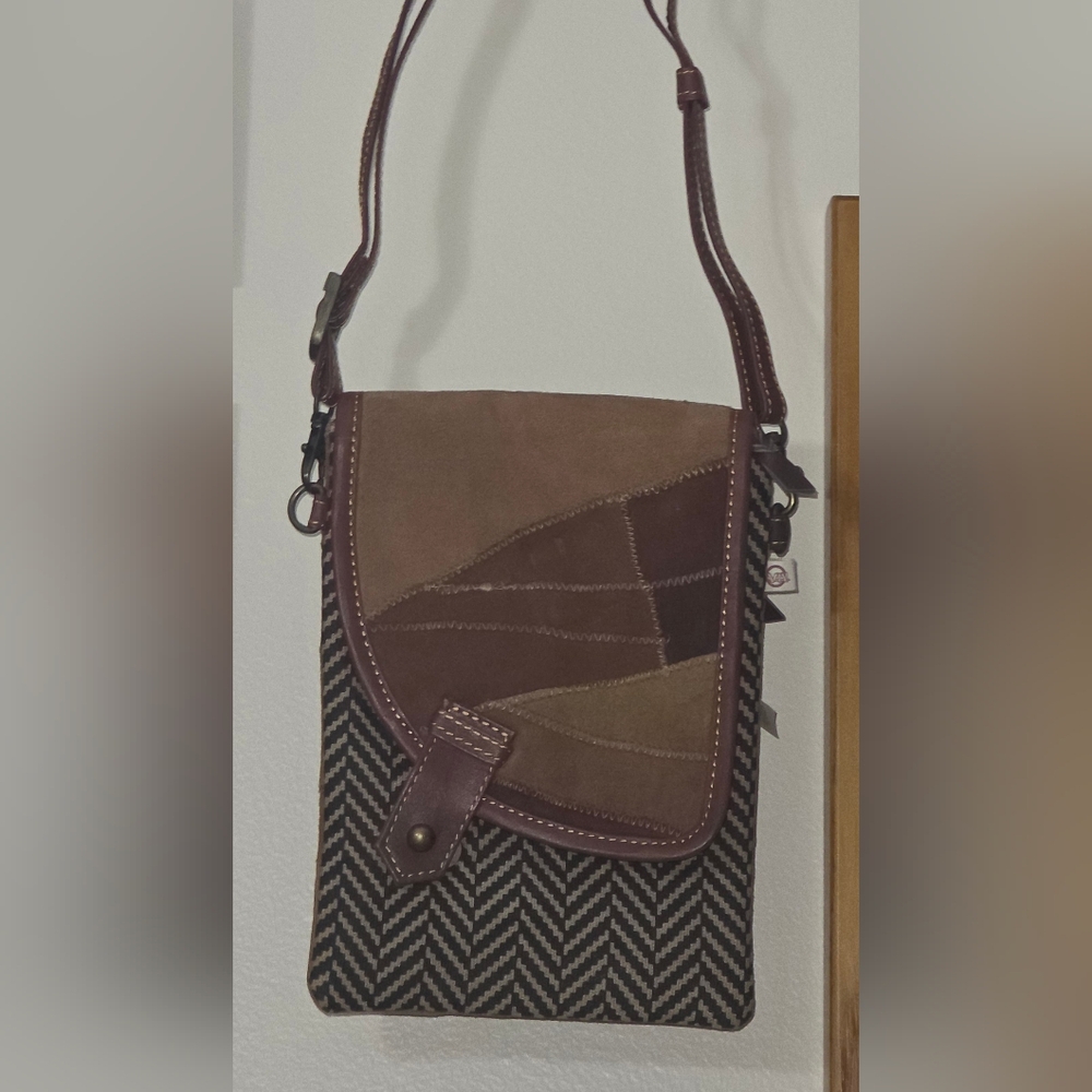 Vaan& Co 100% Leather Crossbody Leather Western Chevron Mixed Pattern Small